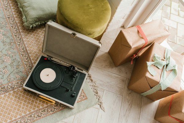 Tourne-disque vintage : pourquoi il fait du bruit ?
